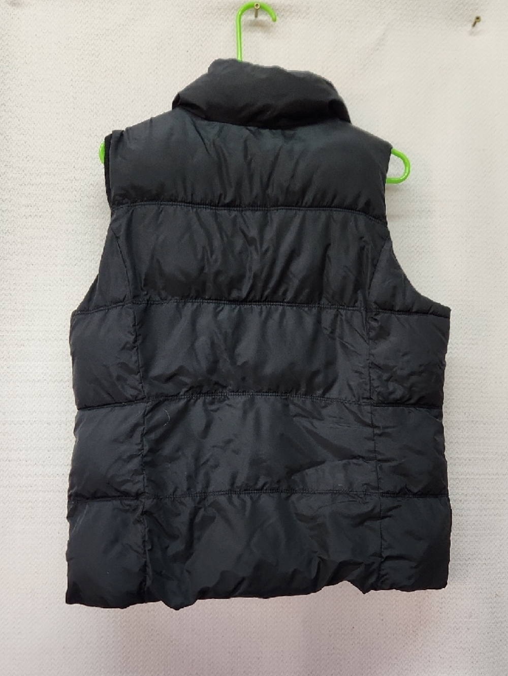 Old Navy Black Quilted Puffer Vest - Picture 3 of 3